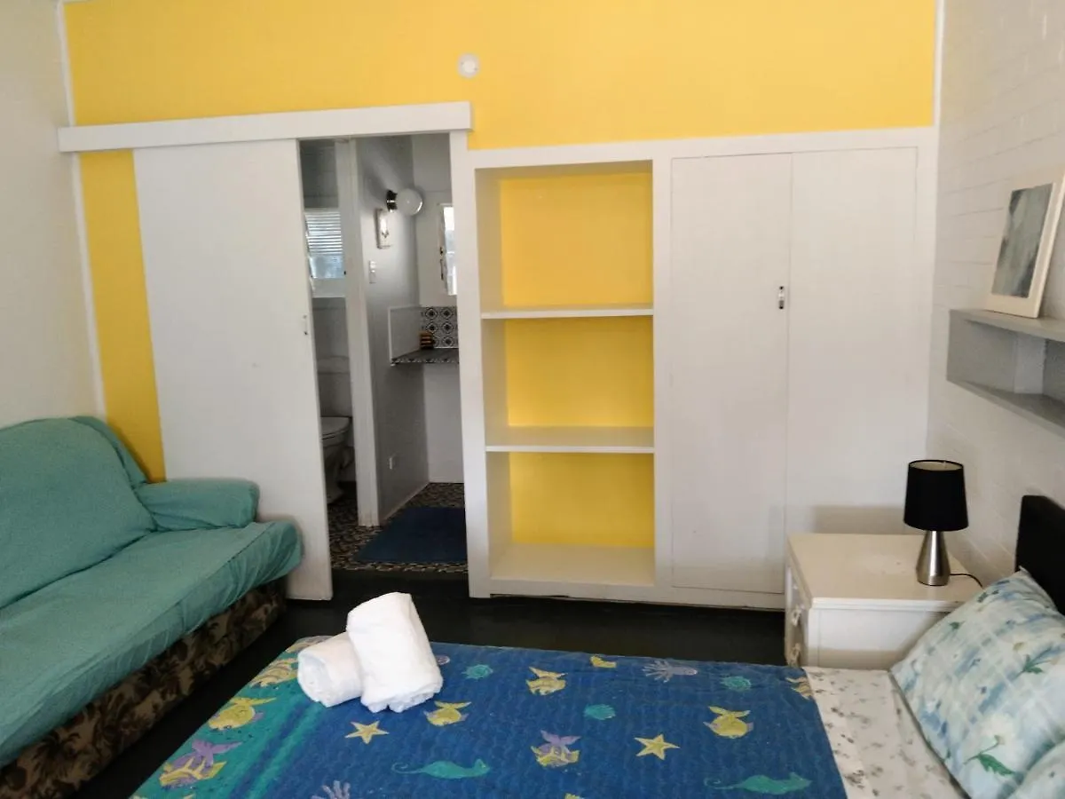 Palms Hostel  ברגרה