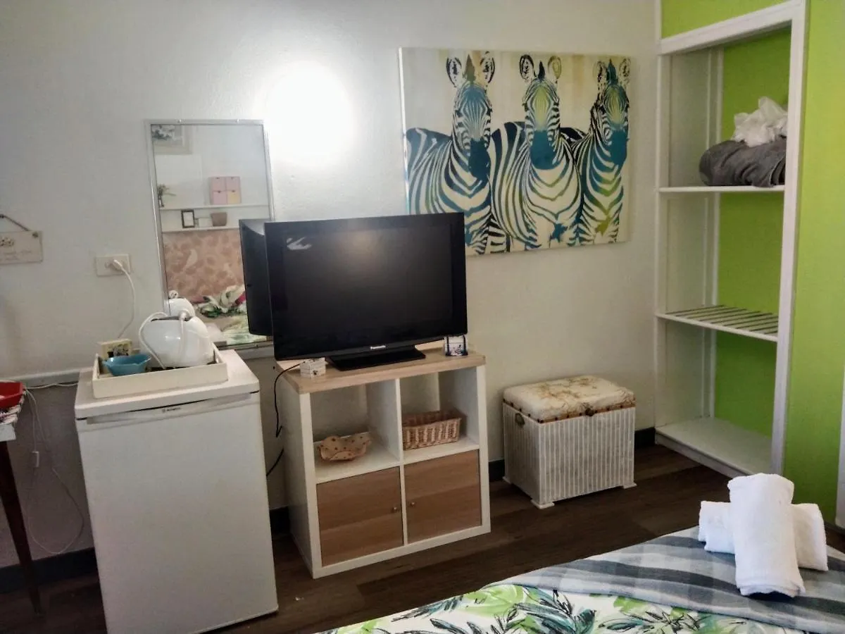 Palms Hostel ברגרה