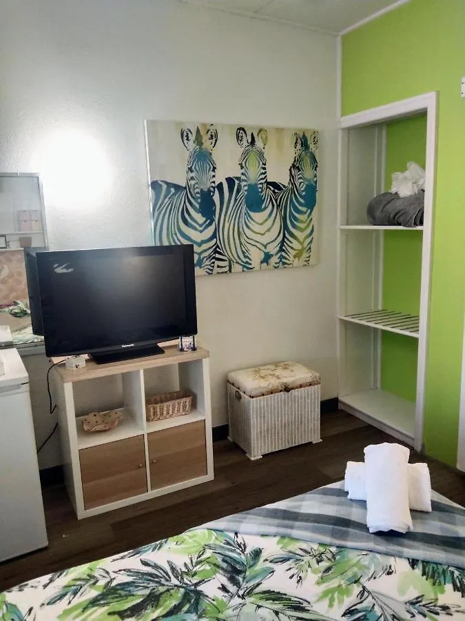 Palms Hostel 0*, ברגרה